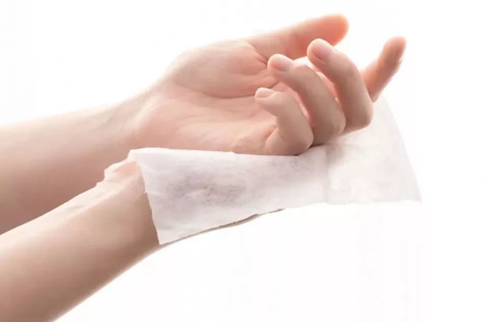 5 Buntáistí a bhaineann le Wipes Fliuch a Úsáid